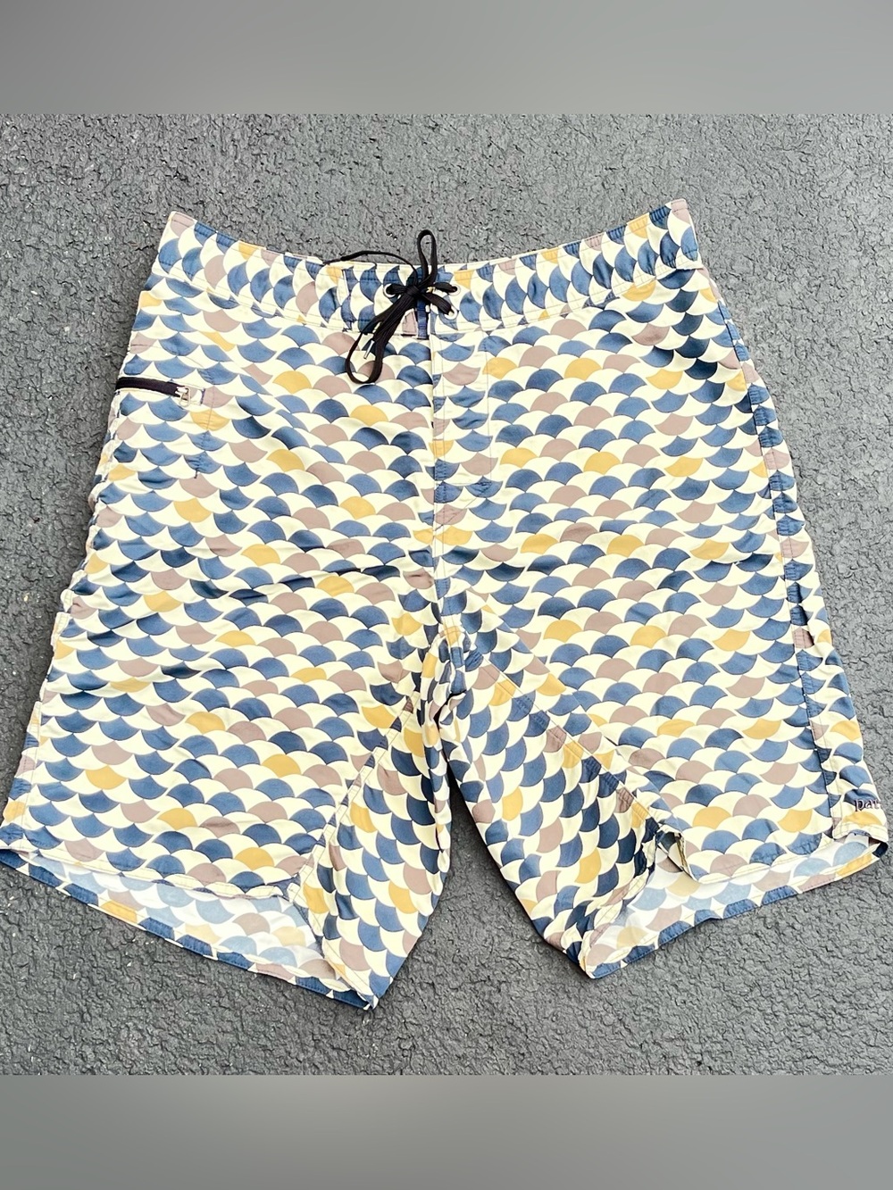 Patagonia Men's Wavefarer Board Shorts Scallop-Print Board Shorts Size 33